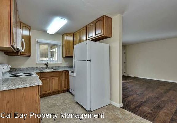 2nd image of 948 Ravenscourt Ave APT 4