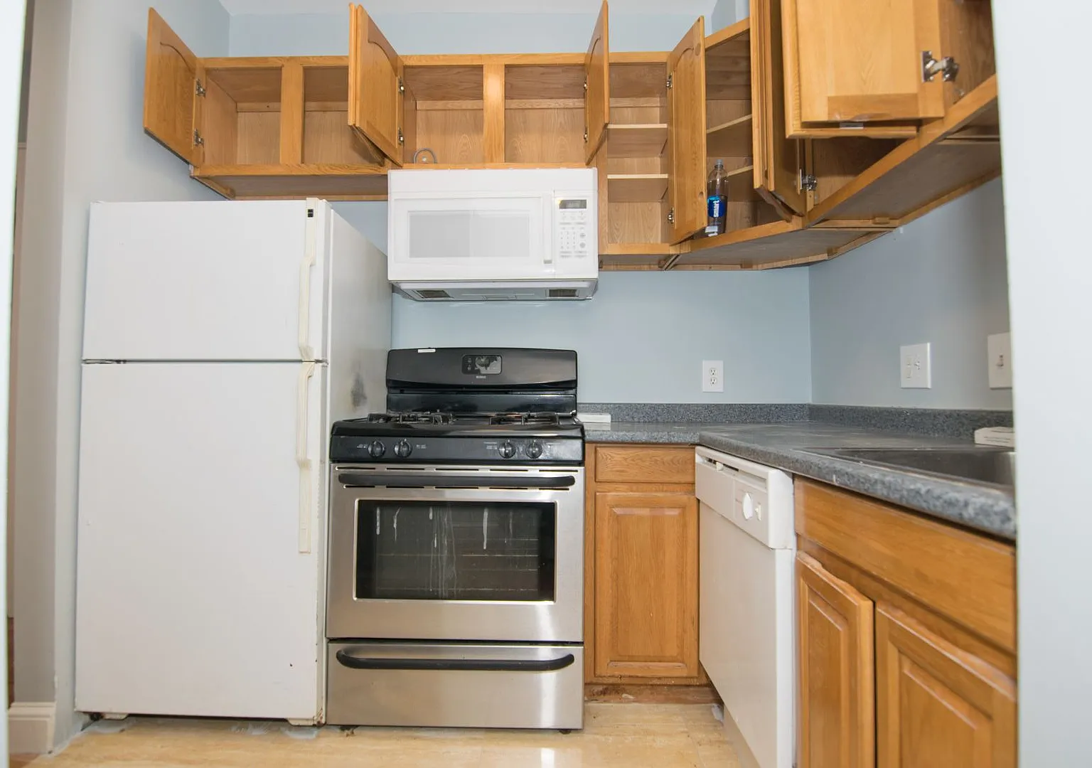 Gorgeous modern unit in heart of Allston-Brighton for 9/1/2026 — Photo 2