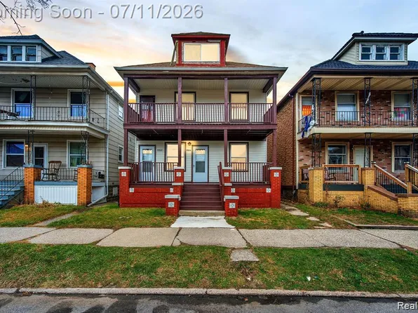 9506 Charest St, Hamtramck, MI 48212