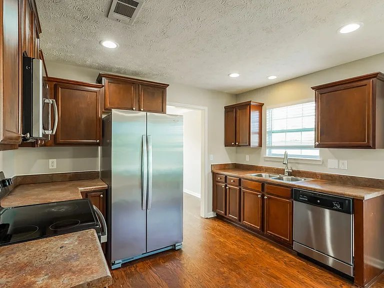 1428 Sprucedale Dr — Photo 7