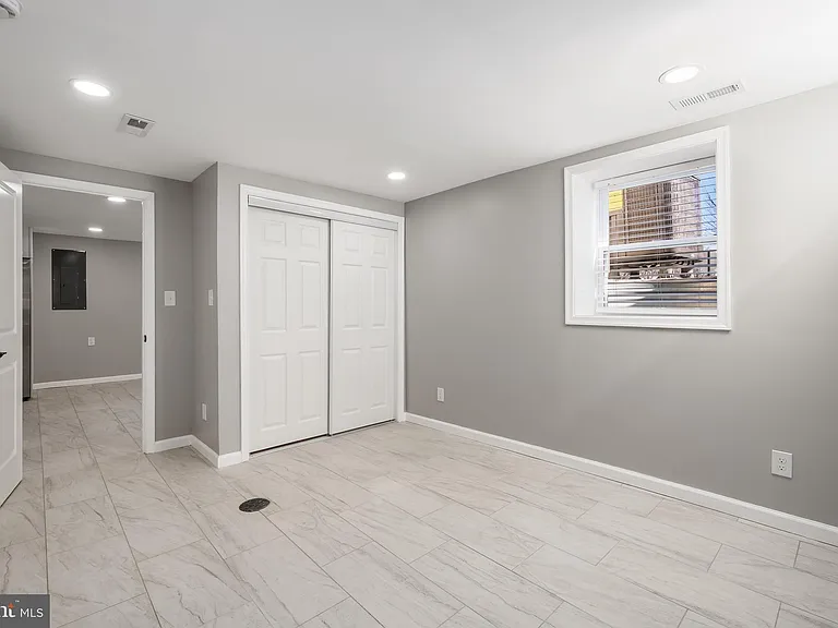 1319 C St NE #B — Photo 17