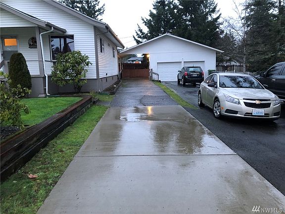 4th image of 1741 Lake Blvd