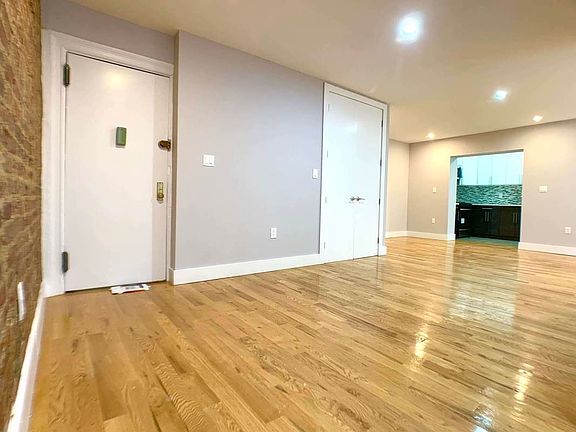 2nd image of 4 S Pinehurst Ave APT 4D