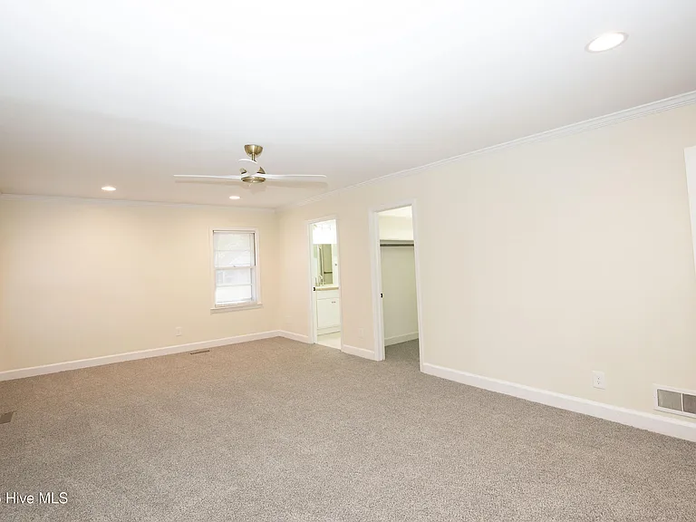 345 E New Hampshire Ave — Photo 38