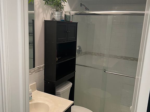 4th image of 102 Dale Ave #2