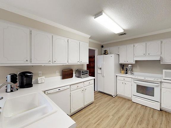 2nd image of 3314 Maplewood Dr