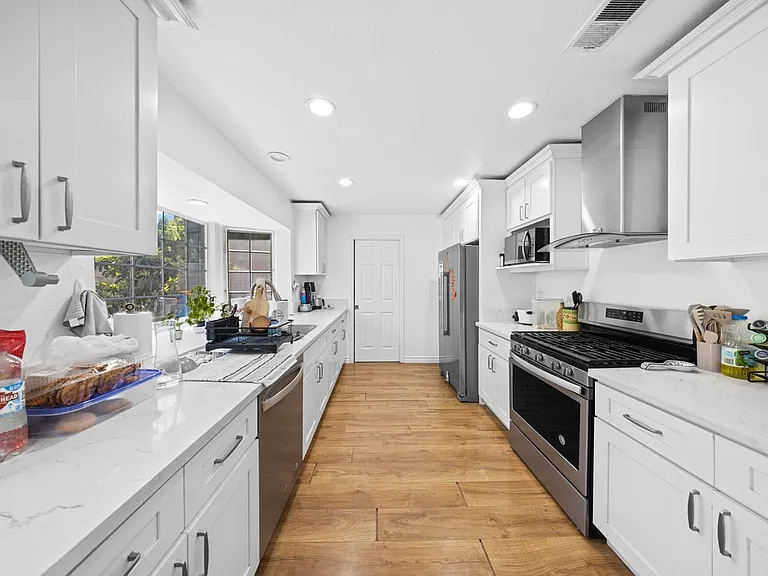 17612 Webster Ave — Photo 3