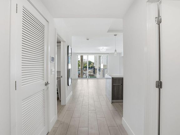 5th image of 111 SE 1st Avenue #218