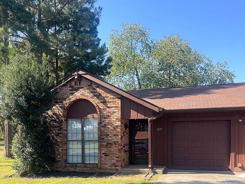 1st image of 209 Woodbine Dr