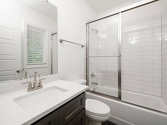 5th image of 1753 Crest Rd