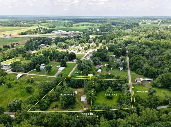 307 W River Rd, Patoka, IN 47666