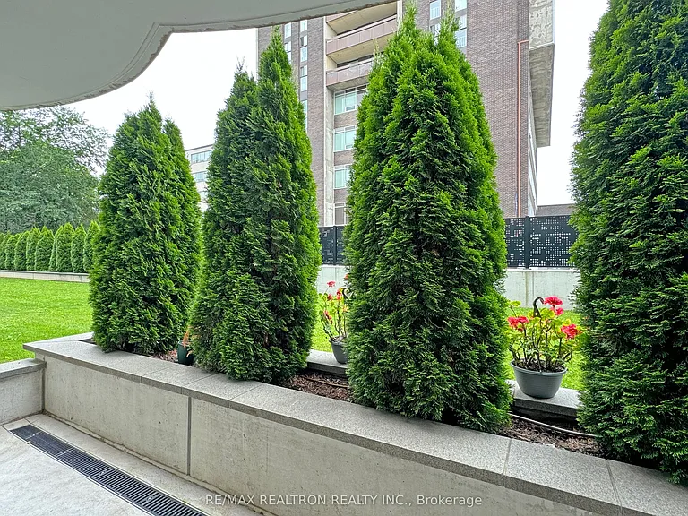 11 Walmer Rd #105 — Photo 10