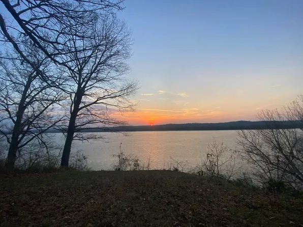 602 S Raum Park Dr, Golconda, IL 62938