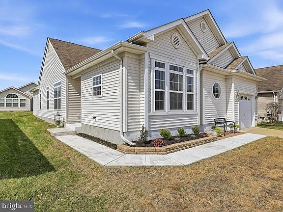 3rd image of 539 Riviera Dr