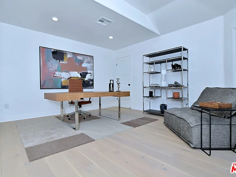 19061 Wells Dr — Photo 40