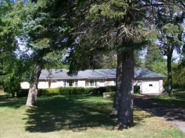 6880 Villa Marie Rd, Lowellville, OH 44436