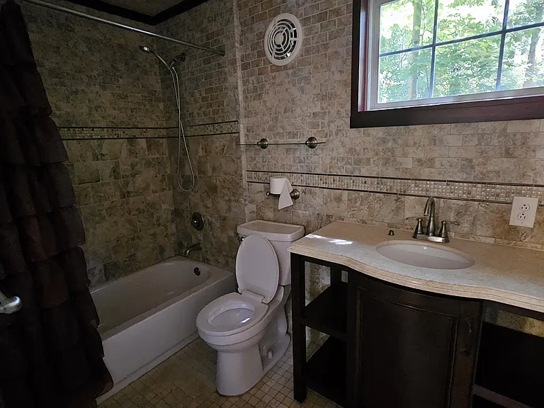 630 Robinhoods Holw #1 — Photo 1