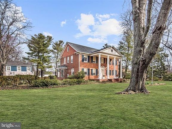 2nd image of 5812 Cannon Ln