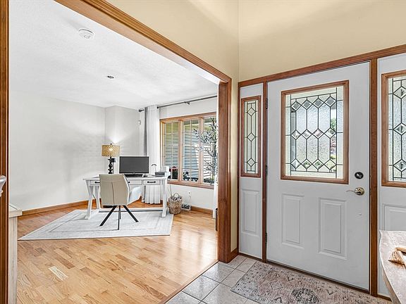 3rd image of 185 Clearwater Cir