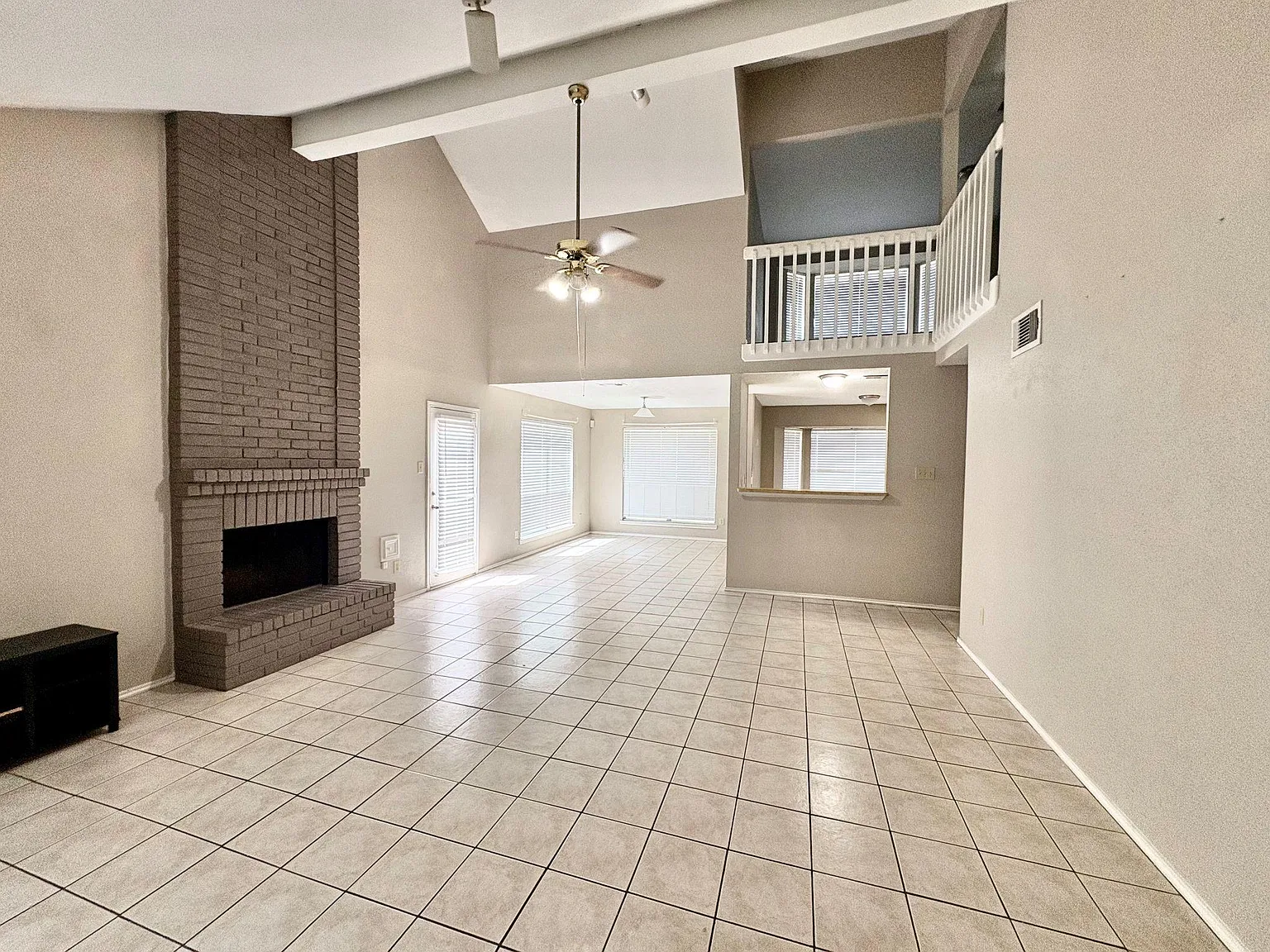 3 bed, 2.5 bath, 2145 sqft, $1,795 — Photo 3