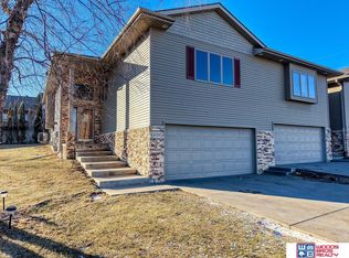 8729 Remi Dr, Lincoln, NE 68526