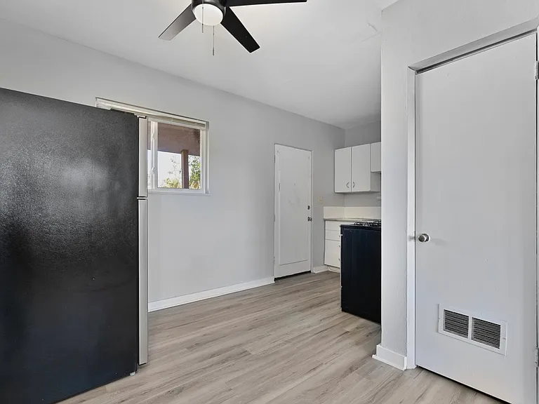 474 E Norwich Ave — Photo 3