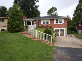 7712 Crestline Rd, Louisville, KY 40214