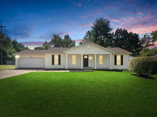 2800 Shelly Dr, High Ridge, MO 63049