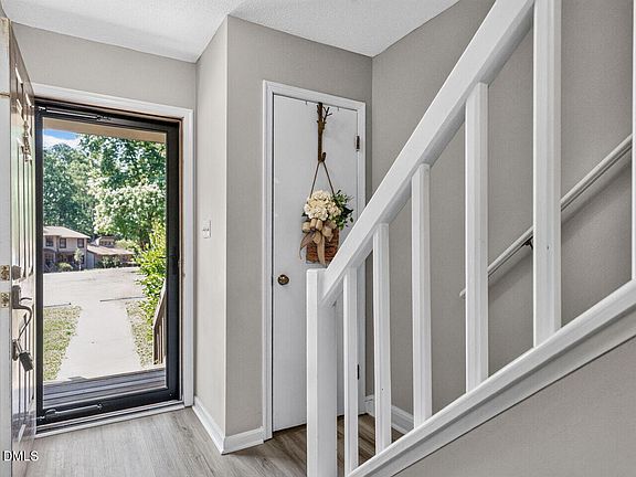 2nd image of 4225 The Oaks Dr