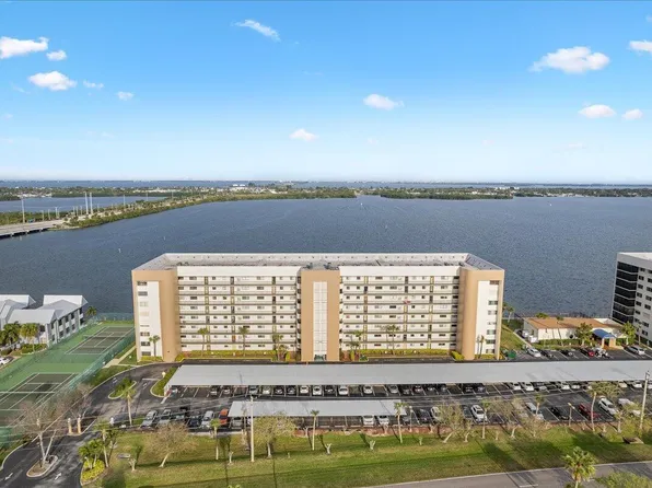 200 S Sykes Creek Pkwy APT 807, Merritt Island, FL 32952