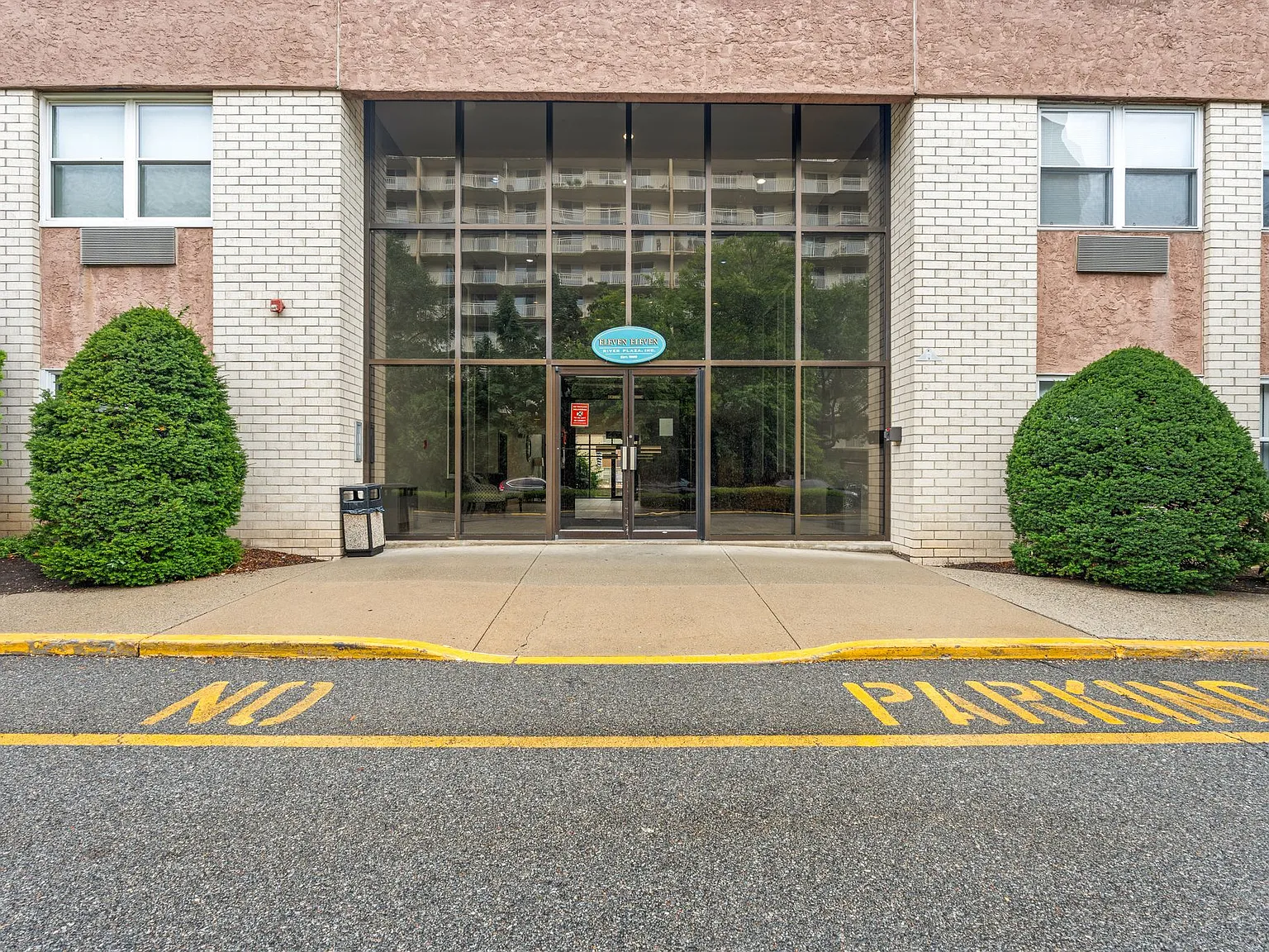 1 bed, 1.5 bath, 907 sqft, $2,950 — Photo 3