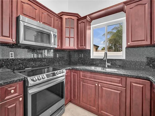 15715 SW 76th Ter — Photo 6