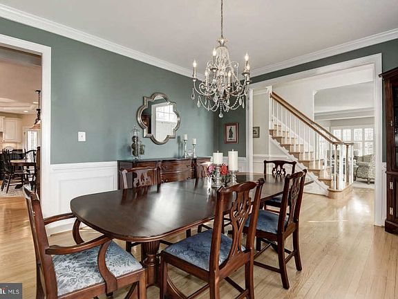 5th image of 1003 Sherman Ct