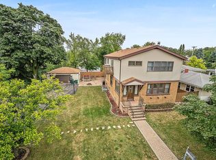1675 Orchard Ln, Northfield, IL 60093