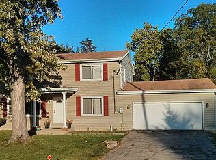 210 Linden Rd, Lake Zurich, IL 60047