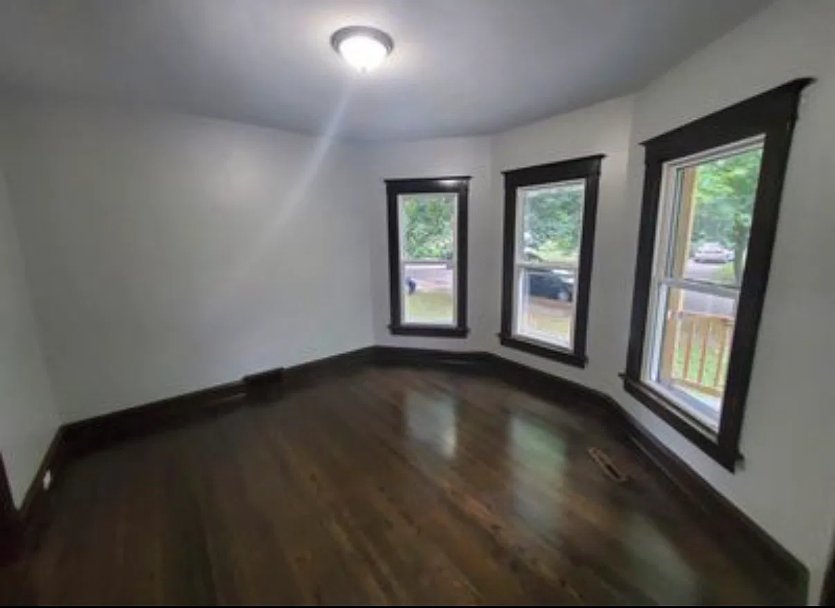 3 bed, 1400 sqft, $1,250 — Photo 2