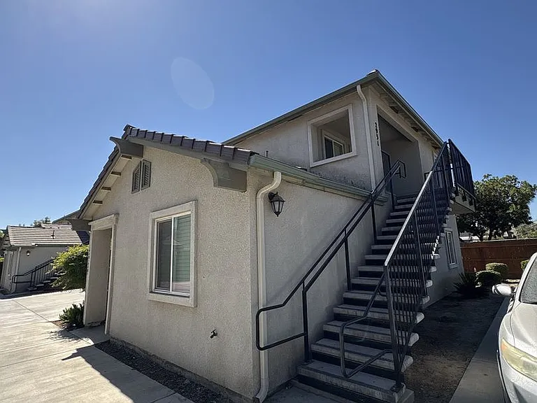 2236 — Photo 2