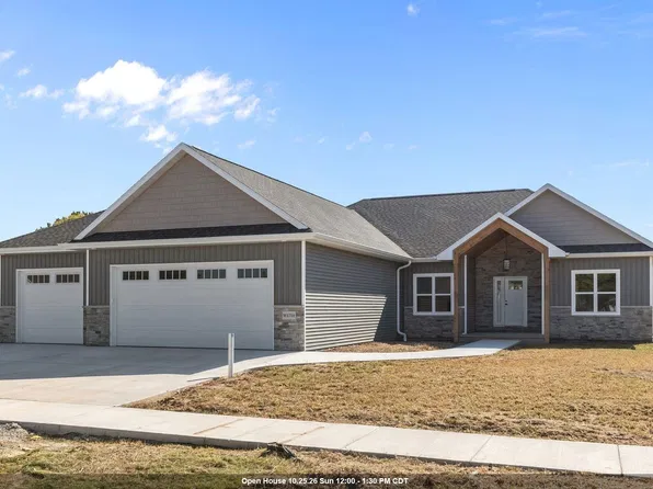 W5759 Roundstone Pl, Menasha, WI 54952