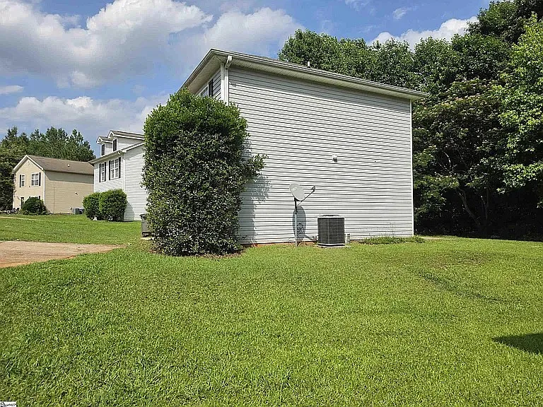 617 Golden Springs Ln — Photo 2