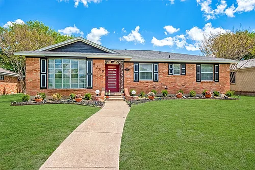 5739 Banting Way Photo 1