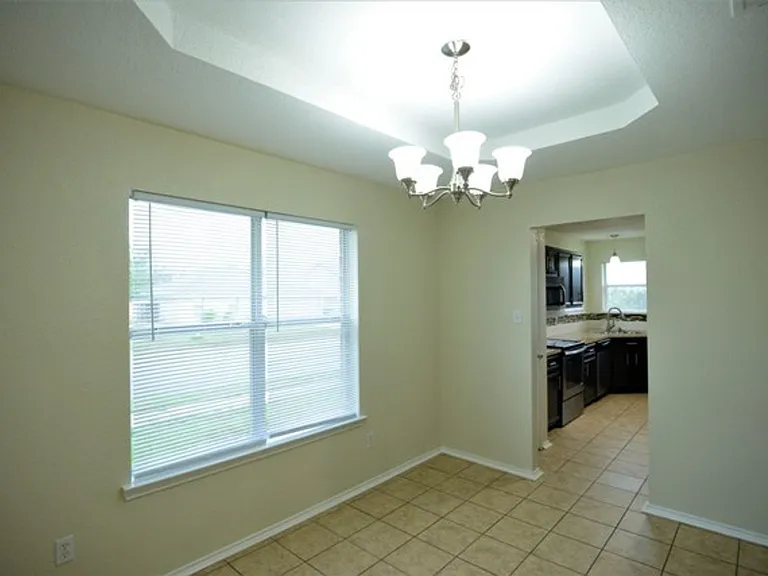 2909 Maria Dr — Photo 9