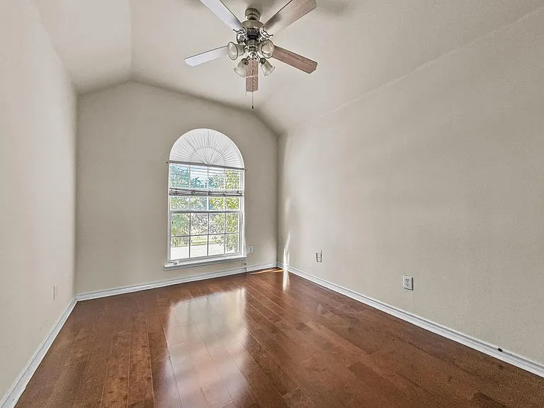 5530 Greensboro Dr — Photo 17