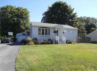 1 Robin St, Waterford, CT 06385