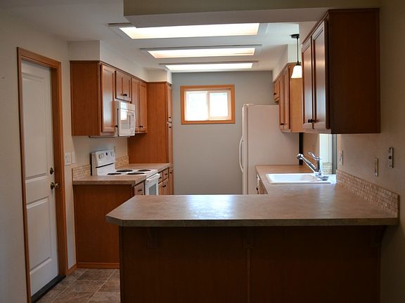 4th image of 8205 181st Ave E