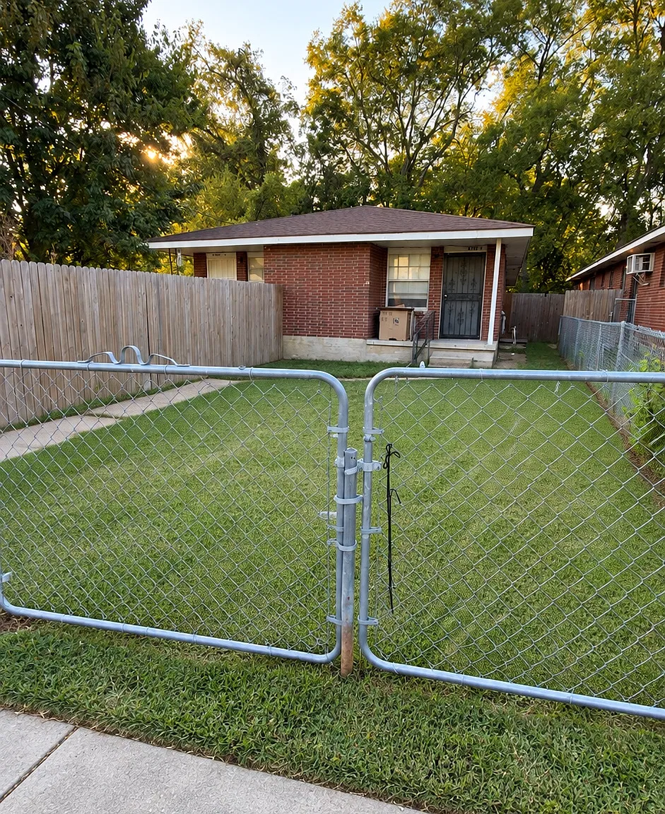 2 bed, 830 sqft, $1,300 — Photo 1