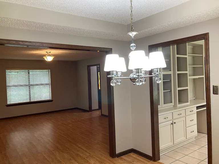 4601 Randolph Rd — Photo 10