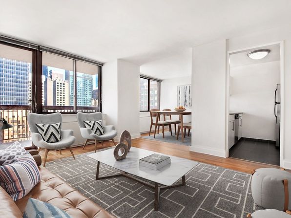 260 W 52nd St APT 26D