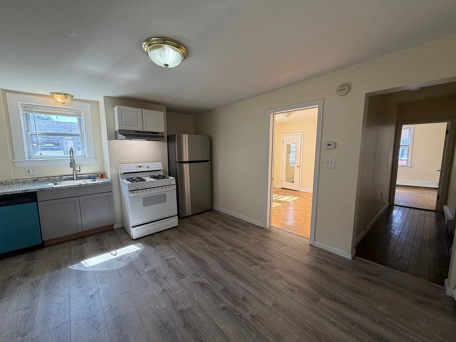 3 bed, 960 sqft, $3,000 — Photo 4