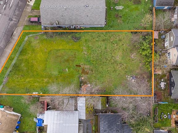 4th image of 9639 SE Foster Rd