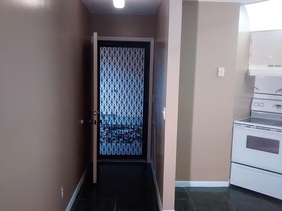 3rd image of 1915 NE Collins Cir APT 10